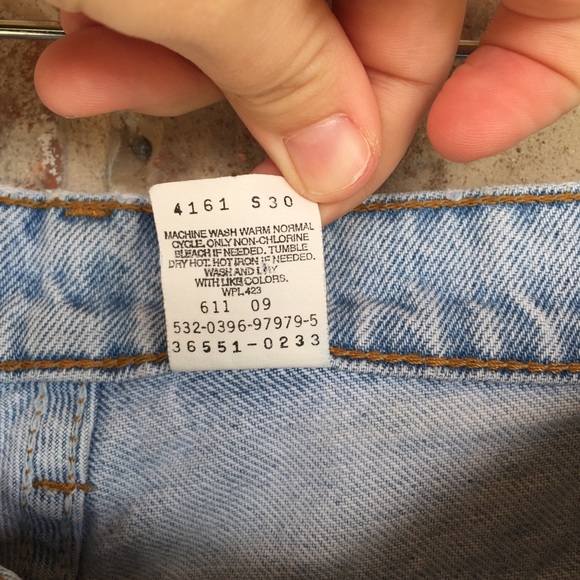 Levi's 551 Vtg. Mom Jean Rolled Denim Shorts 12 - Picture 7 of 8